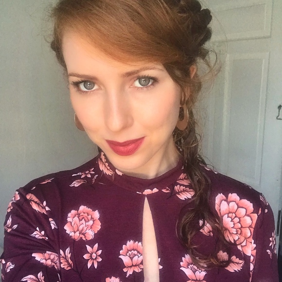 Meet your Posher, Ivana - Picture 1 of 2